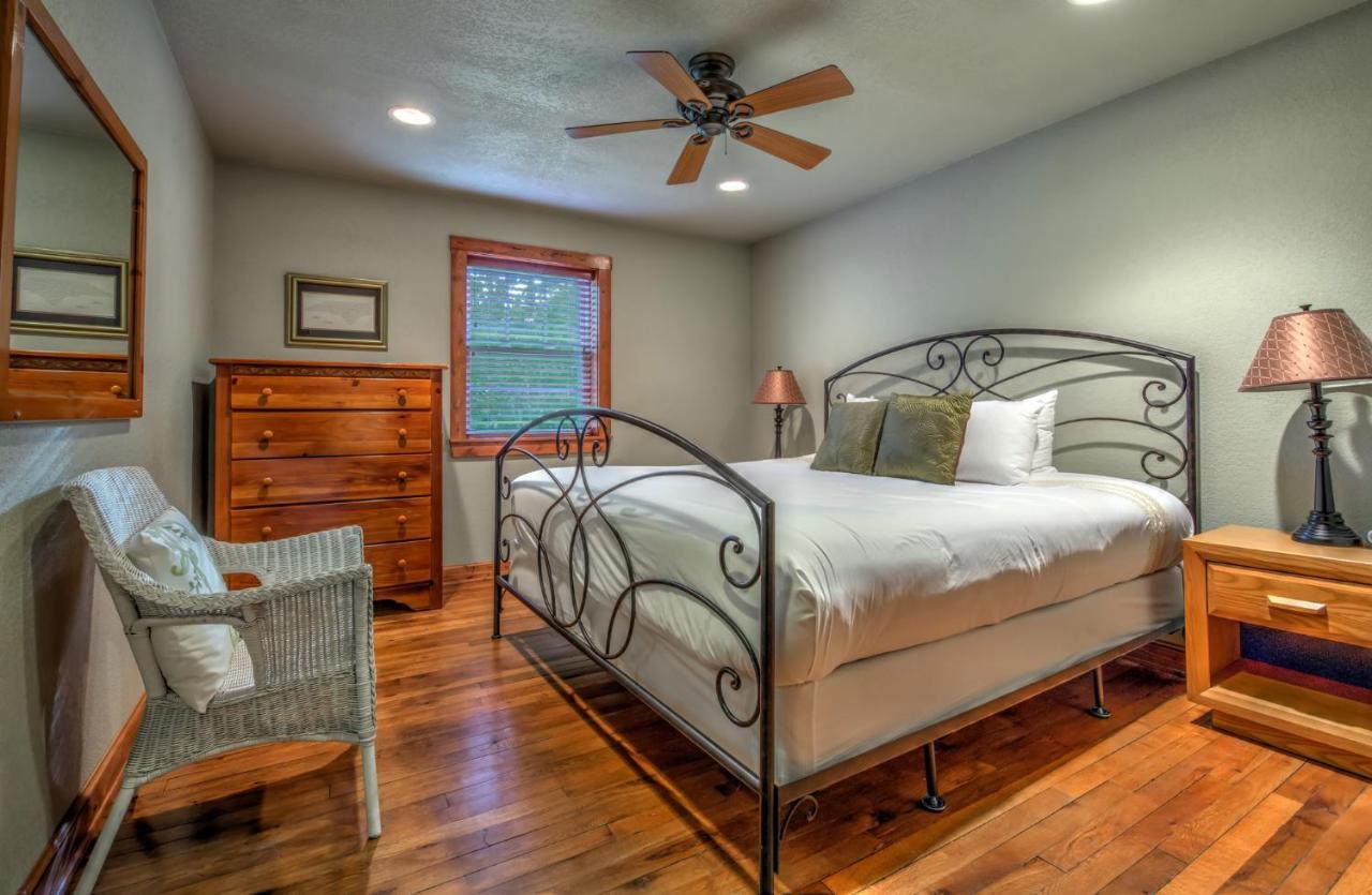 Linville Falls Lodge & Cottages Экстерьер фото